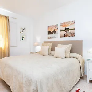 La Laguna Luxe Apartment